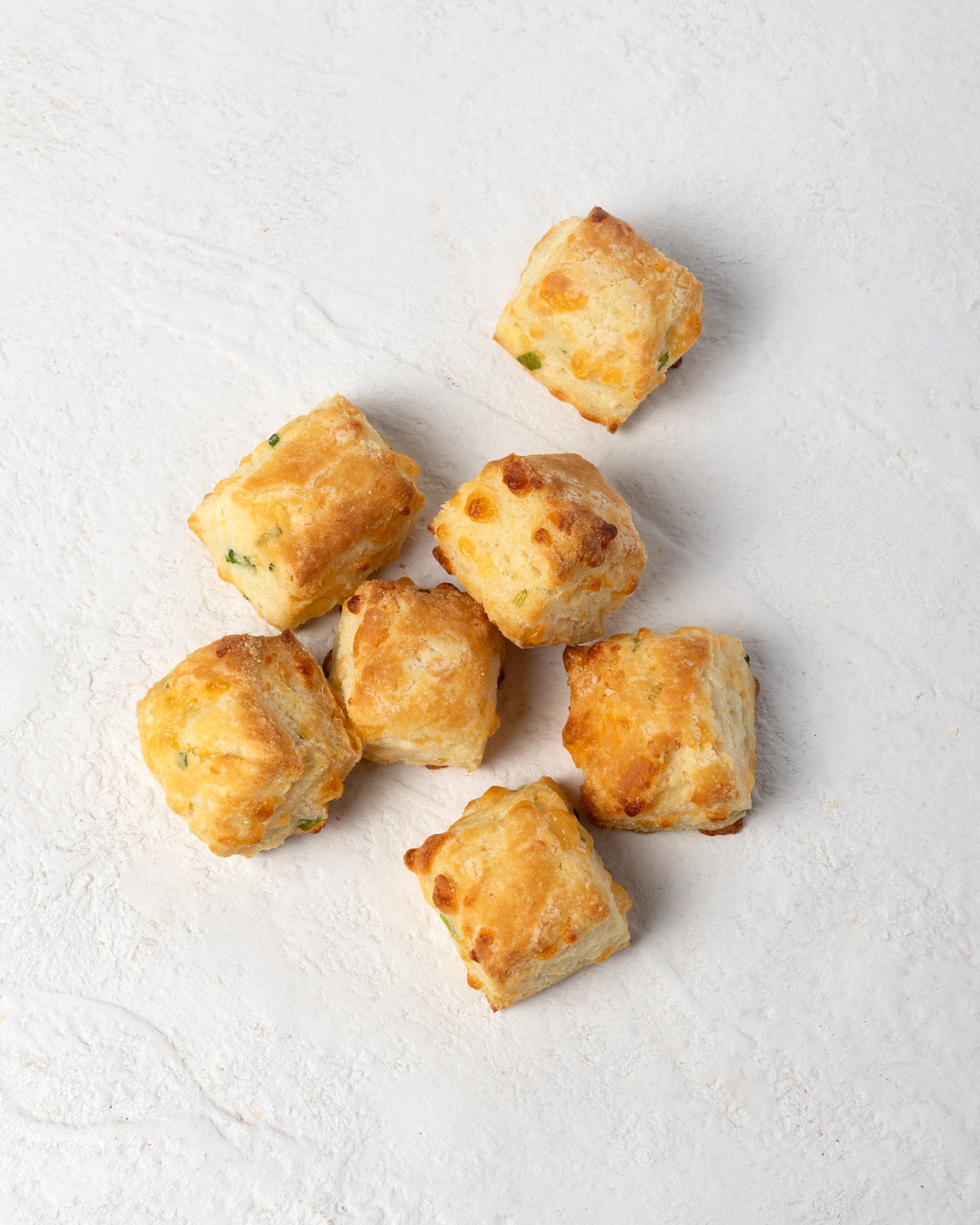Cheddar Scallion Biscuitini
