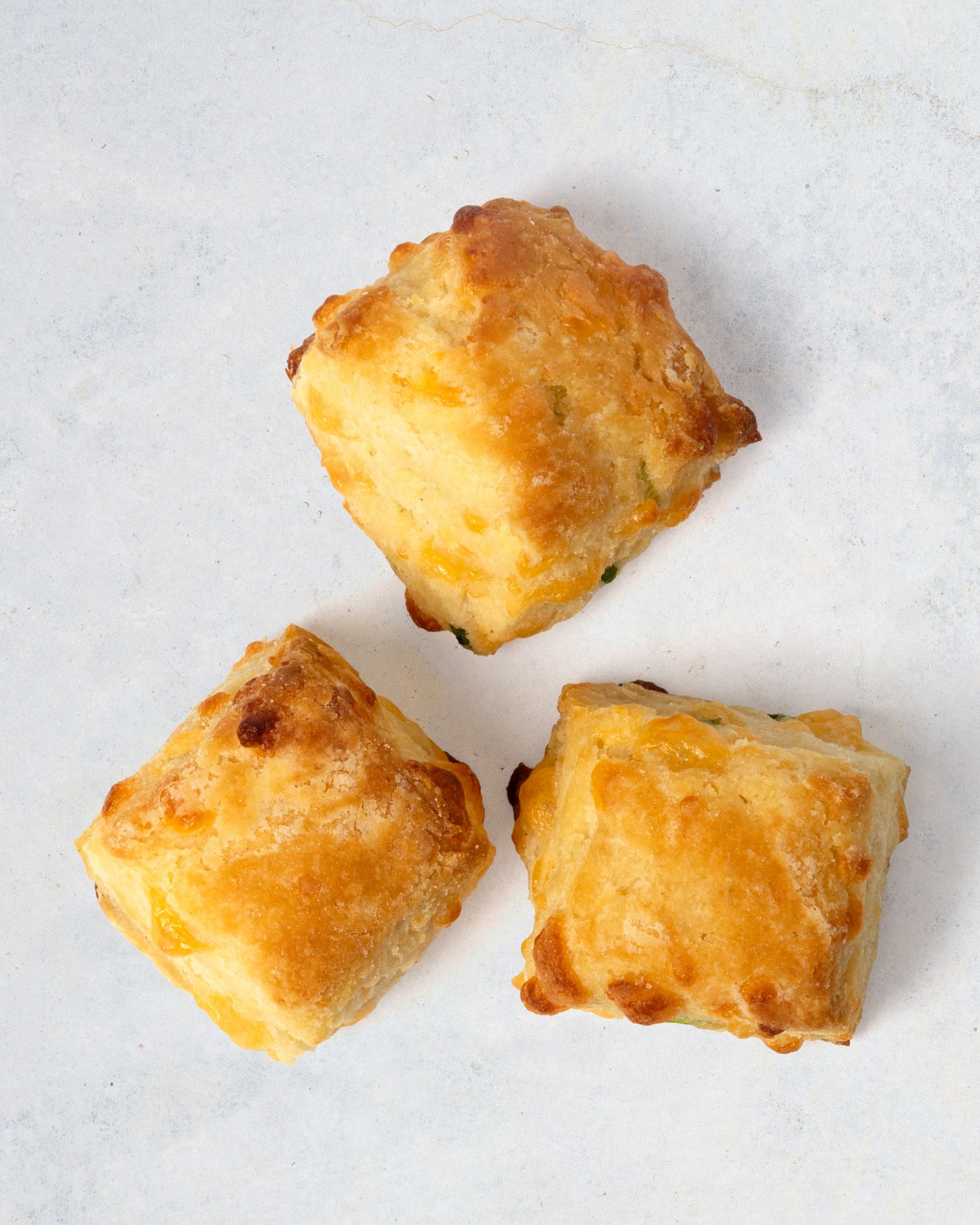 Cheddar Scallion Biscuitini
