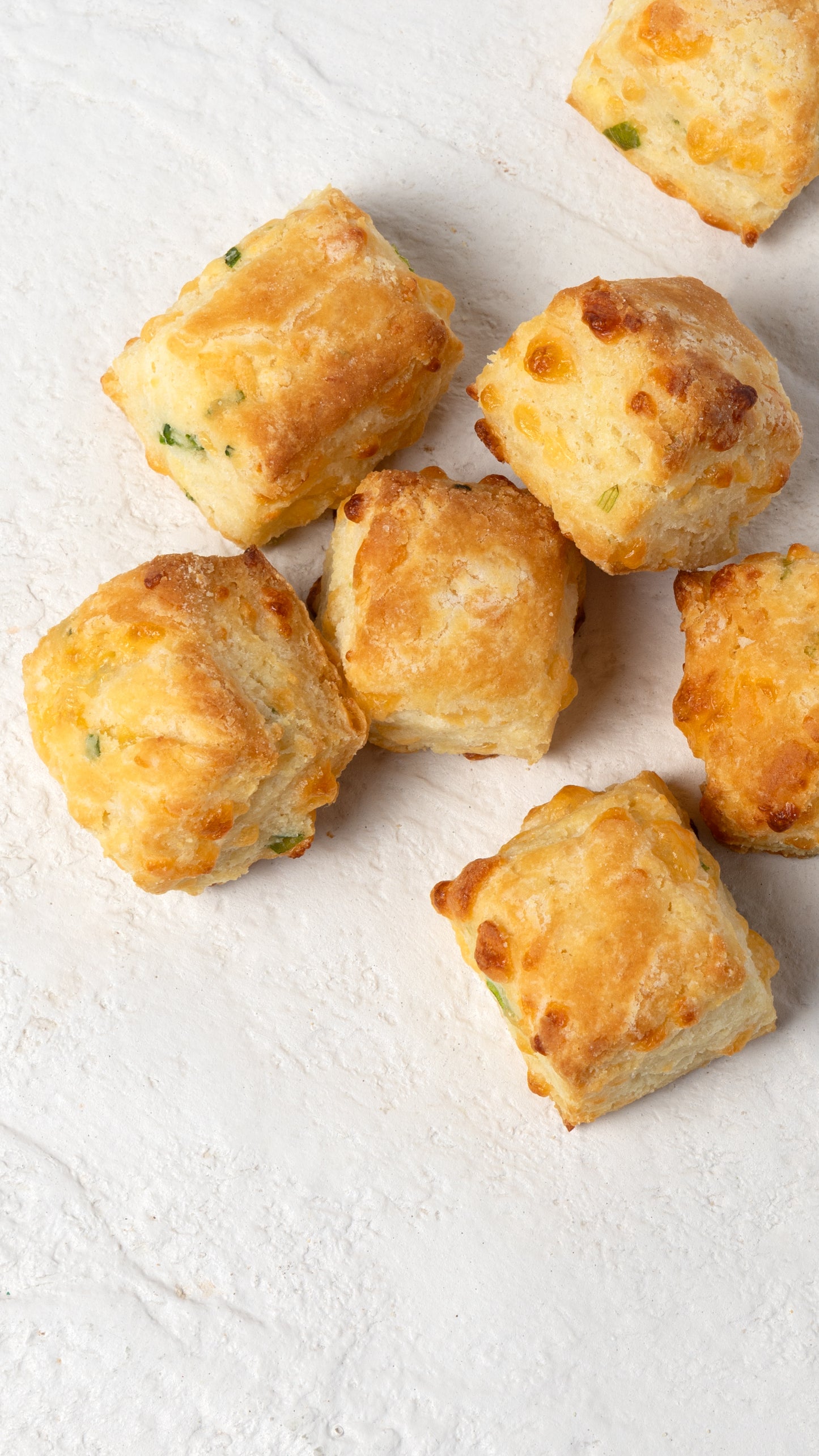 Cheddar Scallion Biscuitini