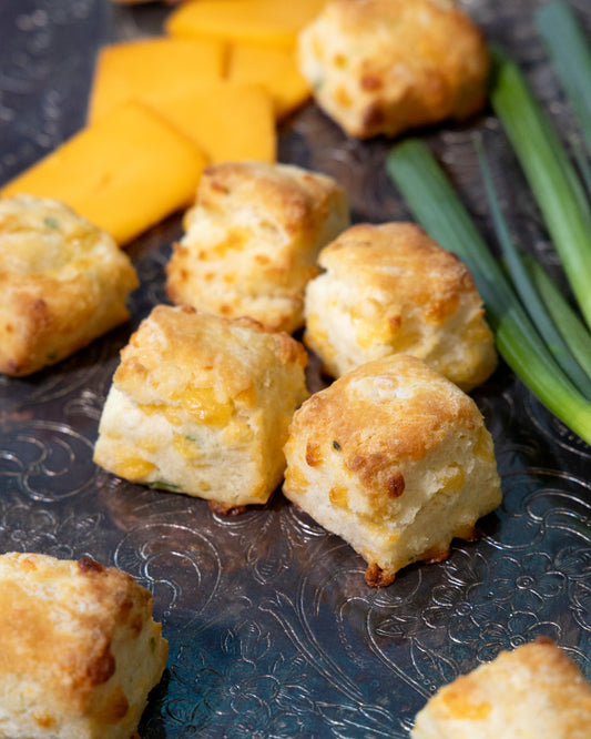 Cheddar Scallion Biscuitini