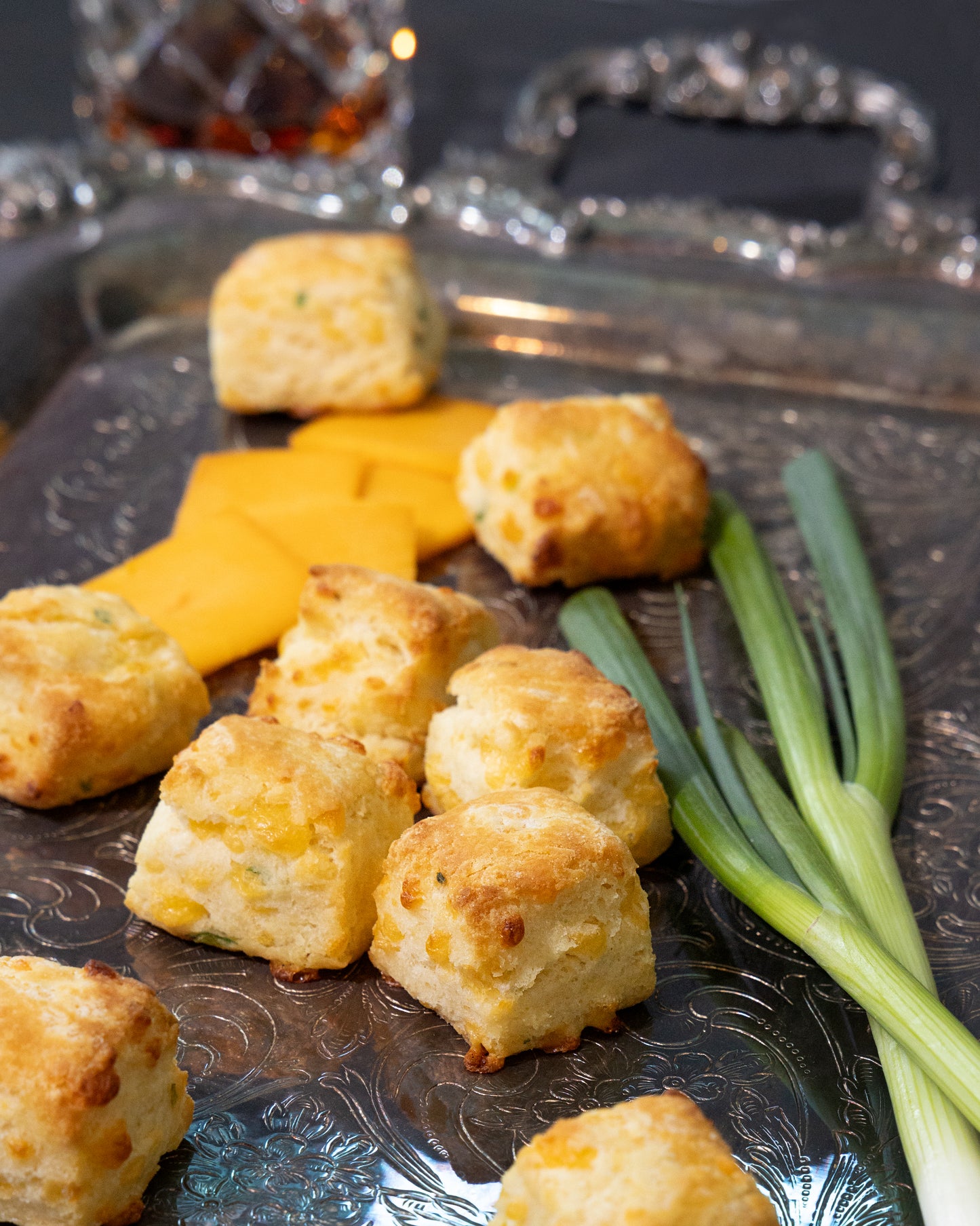 Cheddar Scallion Biscuitini